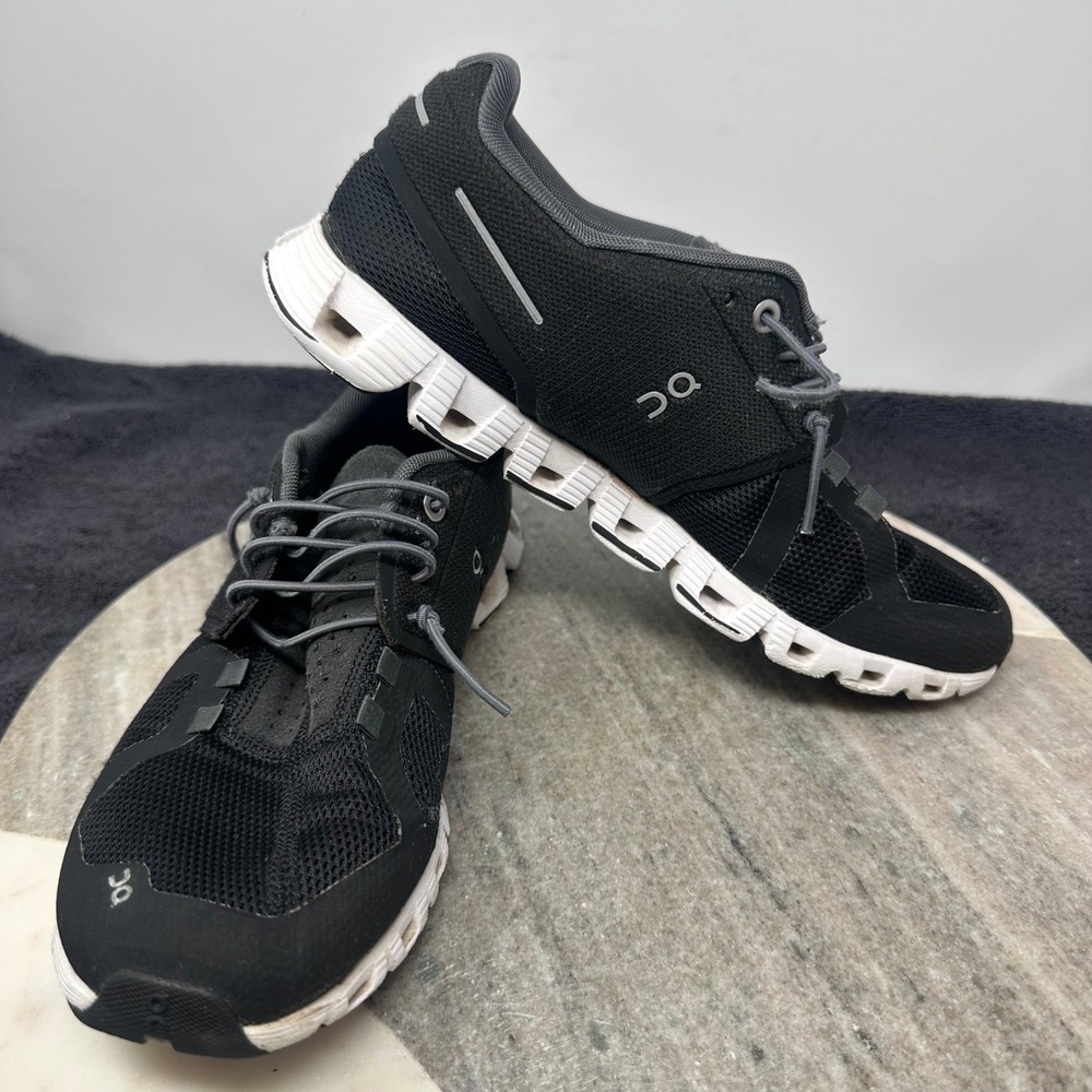 On Running Cloud 5 Women Black Athletic Shoes Sz 7